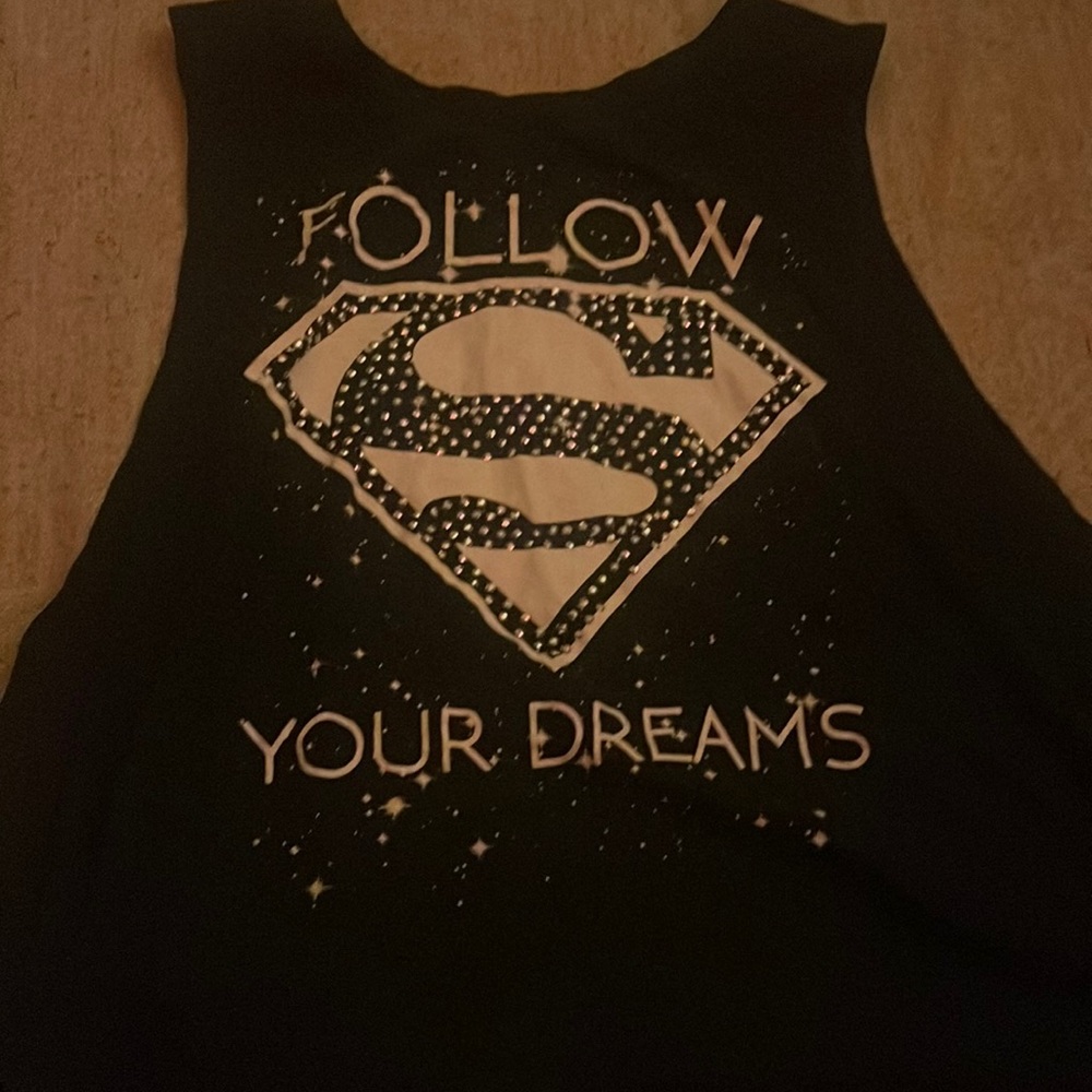 Size :L/G color black with white in the front  , superhero logo